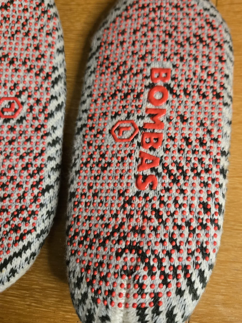 Bombas gripper slippers